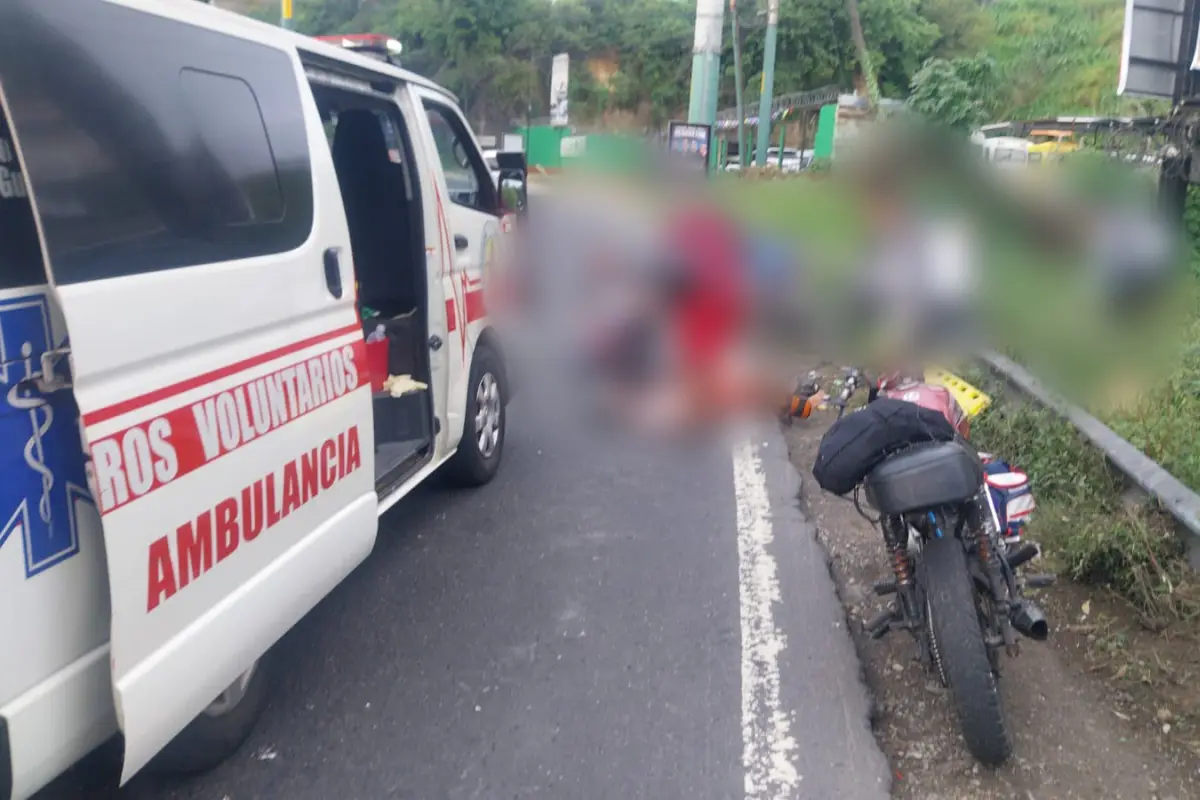 Dos peatones fueron atropellados por un motorista en Km. 16 de ruta Interamericana., PMT de Mixco