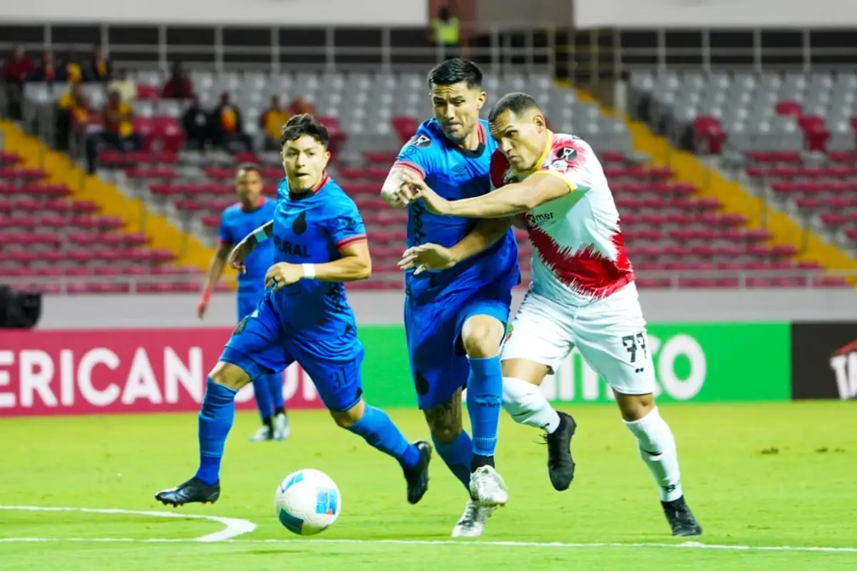 Municipal y Herediano quedaron eliminados con el empate 4-4. 