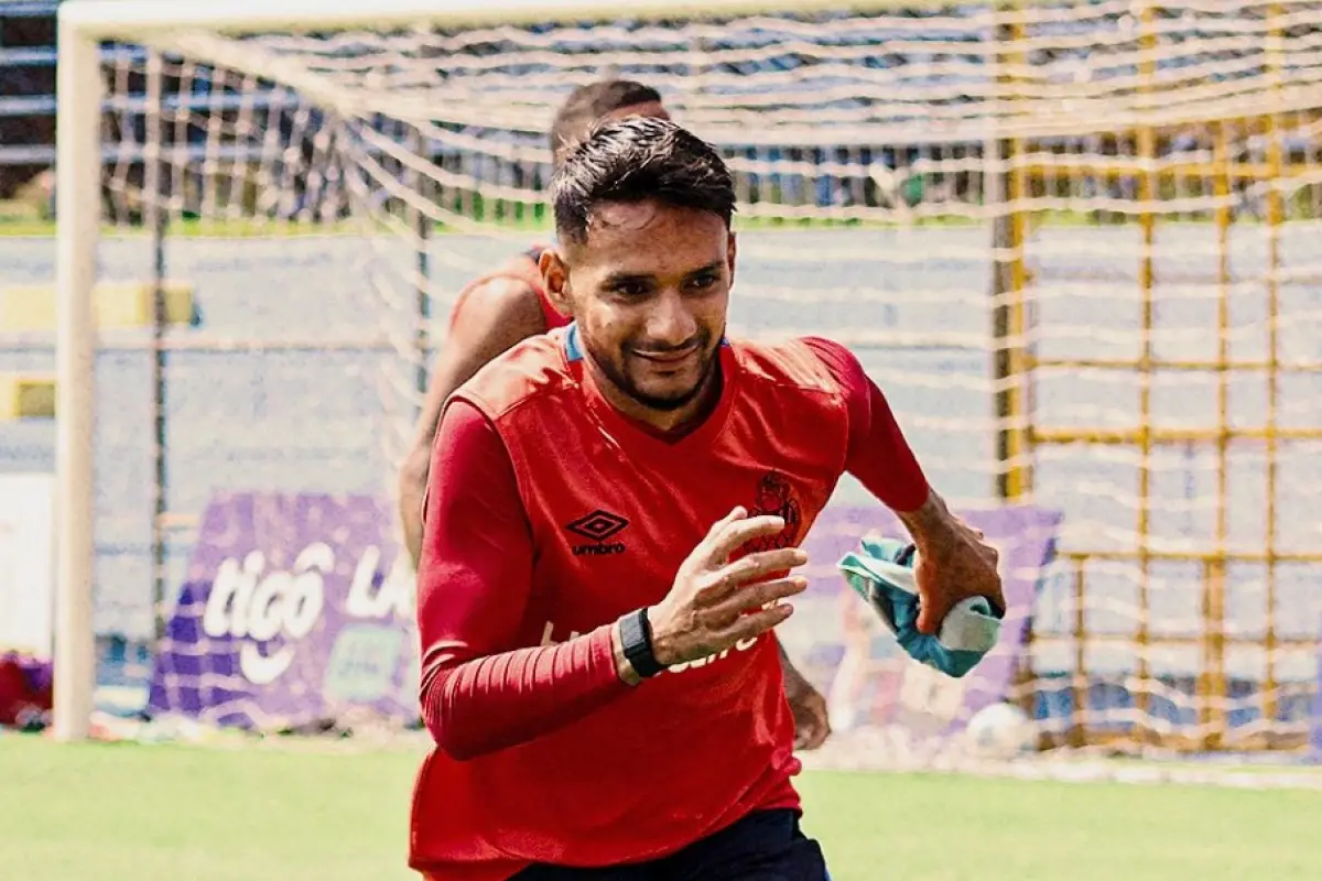 Rudy Barrientos destacó con Municipal en el empate ante Herediano de Costa Rica