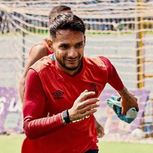 Rudy Barrientos destacó con Municipal en el empate ante Herediano de Costa Rica