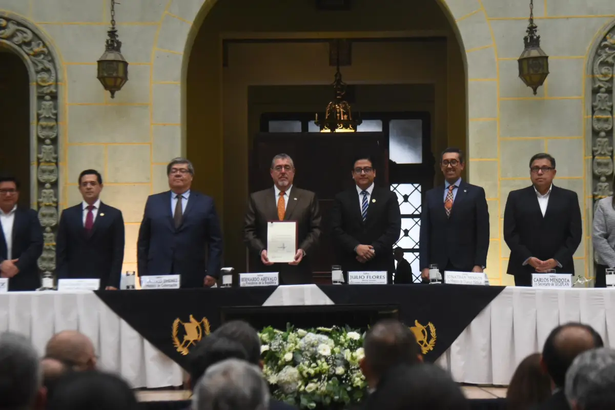 El mandatario Bernardo Arévalo firmó la iniciativa para crear la Secretaría de Integridad Pública de la Presidencia., Omar Solís/Emisoras Unidas