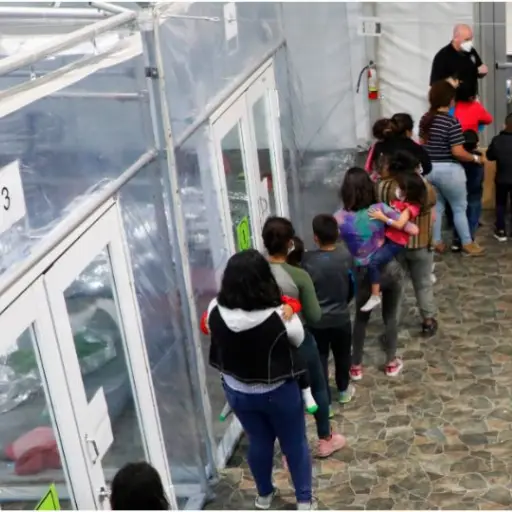 Niños y adolescentes no acompañados permanecen en un albergue en Estados Unidos. ,Ilustrativa de archivo: EFE