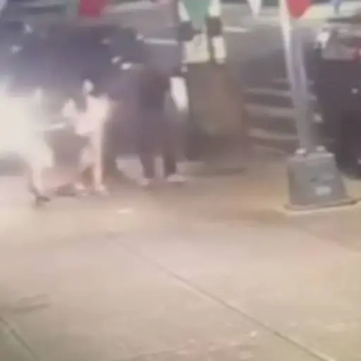 Acusan a inmigrante por asesinato en Nueva York. ,Captura de pantalla video X.