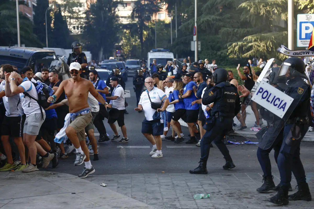 Ultras del Marsella desatan el caos en Madrid - EFE