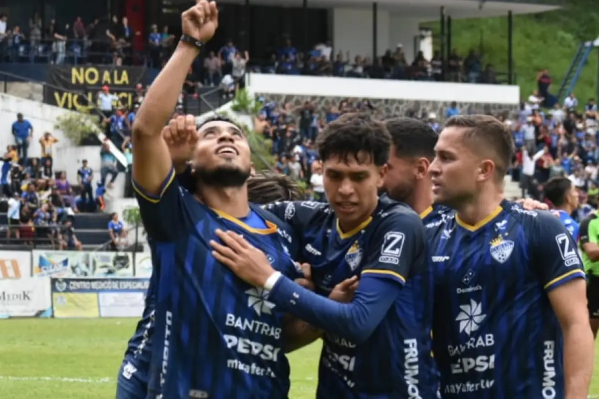 Oscar Mejía da triunfo a Cobán Imperial sobre Xelajú M. C. 