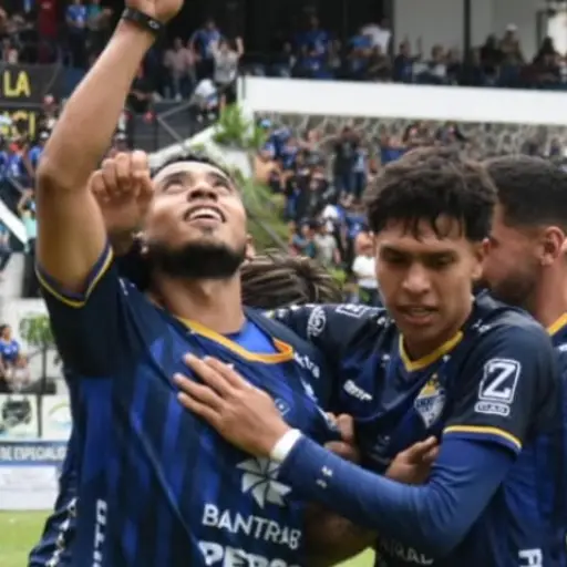 Oscar Mejía da triunfo a Cobán Imperial sobre Xelajú M. C. 