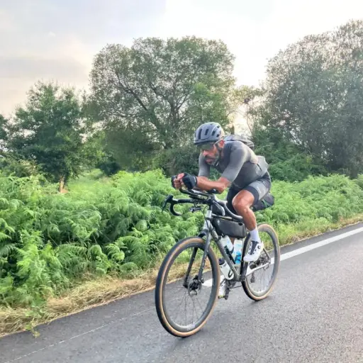Ciclista francés arrestado en Rusia mientras intentaba batir un récord mundial - instagram @sofianeshl
