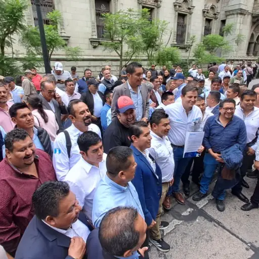 Más de 200 alcaldes presentaron la petición conjunta al presidente Arévalo para que avale el decreto 7-2025. ,Omar Solís/Emisoras Unidas