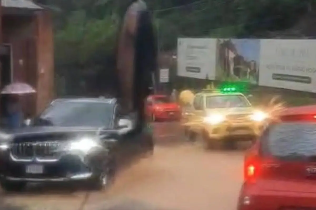 Una fuerte correntada dificultó el tránsito en la ruta a Muxbal., Captura de pantalla