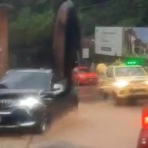 Una fuerte correntada dificultó el tránsito en la ruta a Muxbal. ,Captura de pantalla