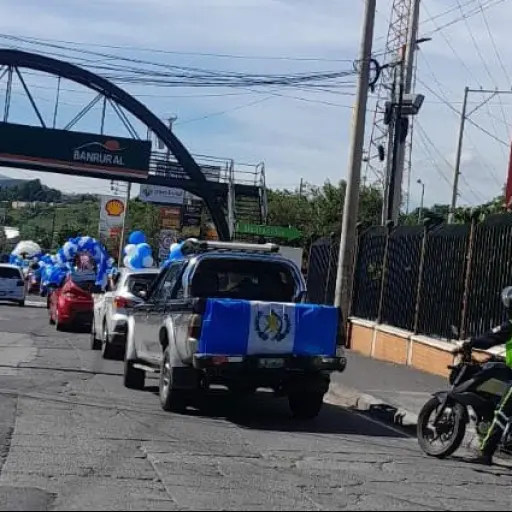 Los centros educativos desfilan en Villa Nueva en varias actividades cívicas. ,PMT de Villa Nueva.