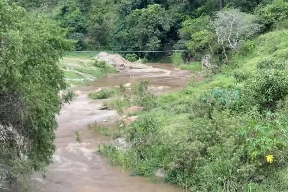 Las autoridades redoblaron esfuerzos en el río Caquil para hallar a los pequeños., Redes sociales.