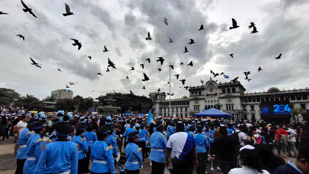 Plaza de la Constitución lista para actos de Independencia | Álex Meoño