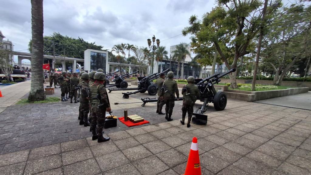Plaza de la Constitución lista para actos de Independencia | Álex Meoño