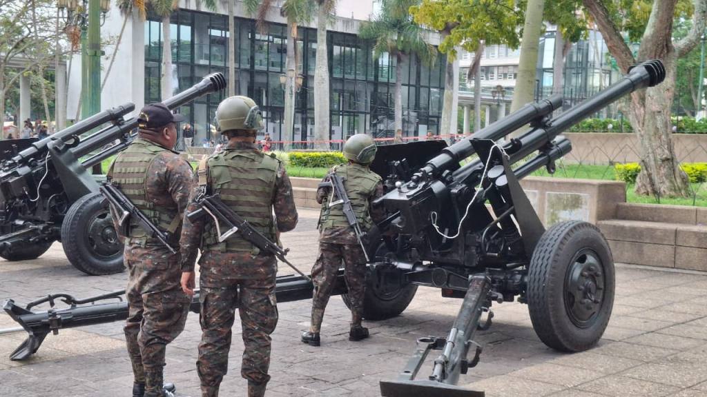 Plaza de la Constitución lista para actos de Independencia | Álex Meoño
