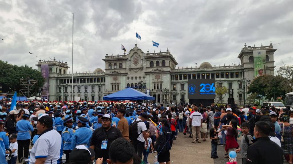 Plaza de la Constitución lista para actos de Independencia | Álex Meoño