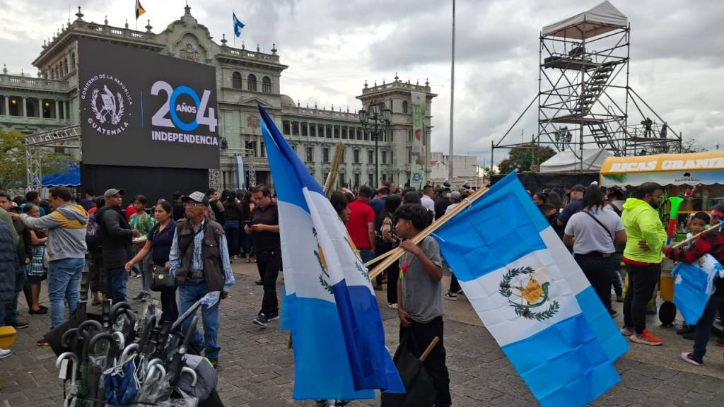 Plaza de la Constitución lista para actos de Independencia | Álex Meoño