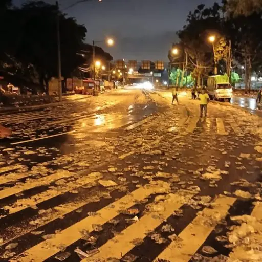 Personal de la municipalidad de Guatemala trabaja en el retiro de desechos dejados tras las actividades cívicas. ,Municipalidad de Guatemala