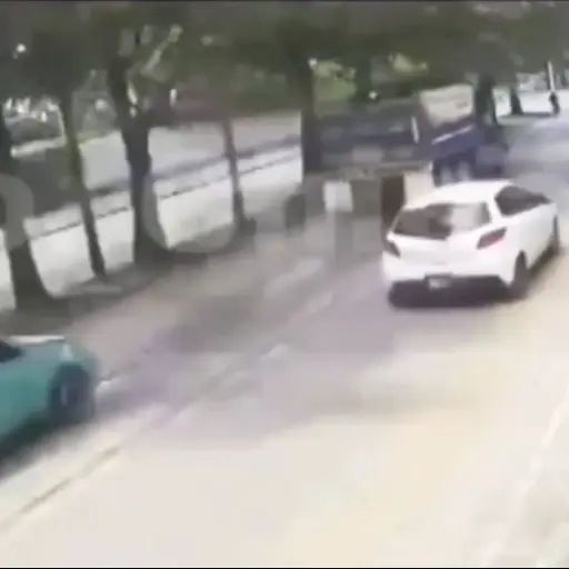 Derrame de combustible genera accidente múltiple.  ,Captura de pantalla video Facebook.