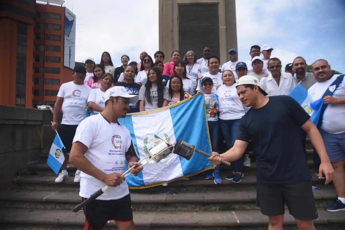 Guatemaltecos acudieron este viernes 12 de septiembre de 2025 para encender las antorchas., Omar Solís/Emisoras Unidas