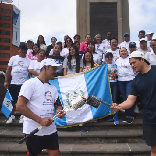 Guatemaltecos acudieron este viernes 12 de septiembre de 2025 para encender las antorchas. ,Omar Solís/Emisoras Unidas