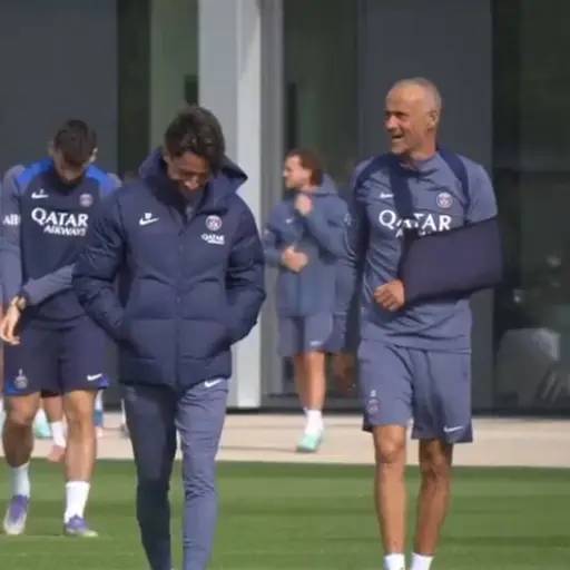 Luis Enrique volvió a dirigir un entreno del PSG - Youtube PSG