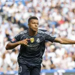 Mbappé viajó a Francia para tratar su lesión de rodillat