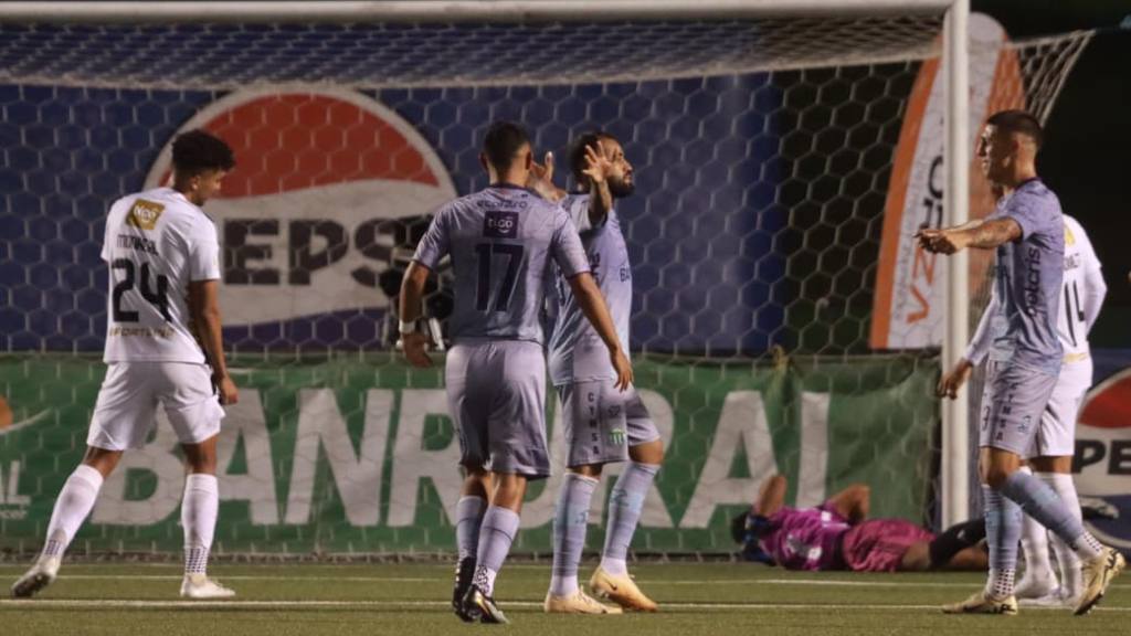 Celebración de Antigua GFC ante Comunicaciones | Alex Meoño