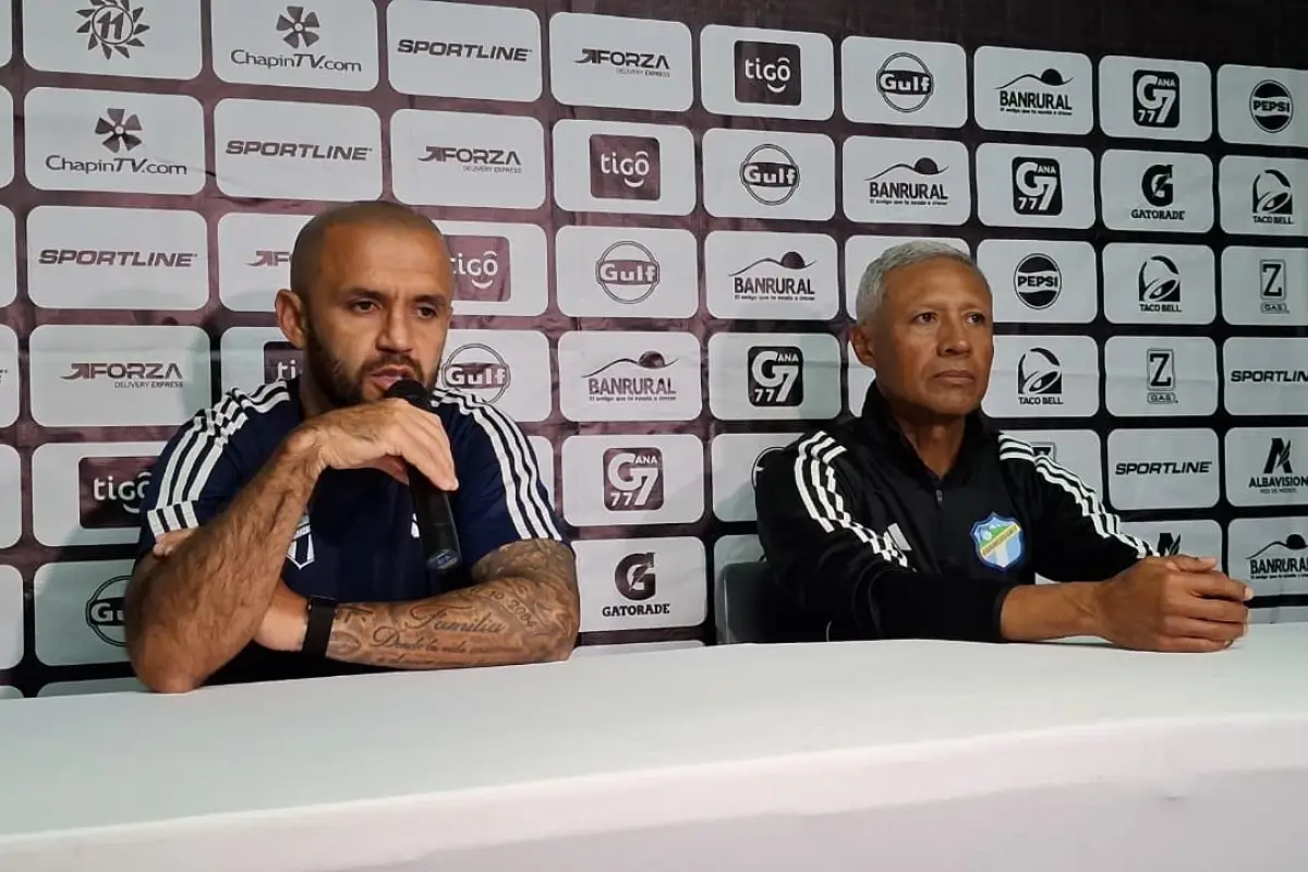 Moyo Contreras y Roberto Hernández en conferencia de prensa - Alex Meoño