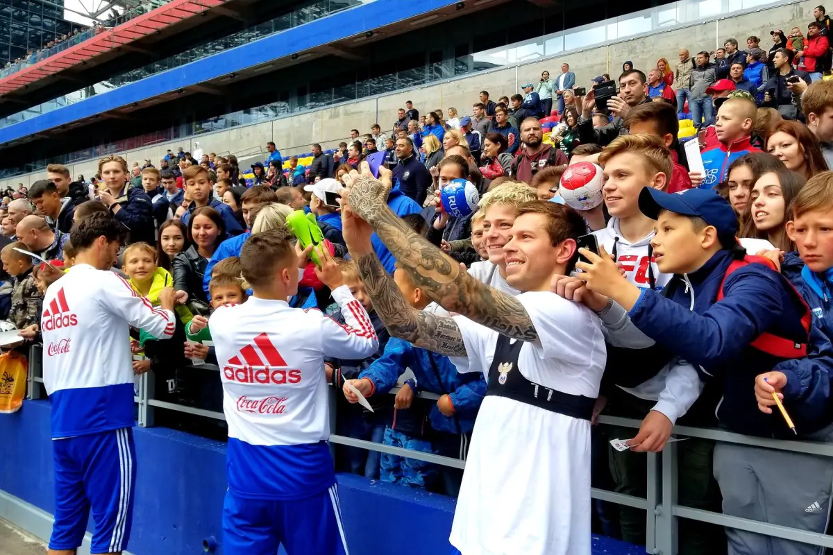 Smolov  enfrenta una acusación que podría llevarlo a pasar hasta tres años en prisión, luego de protagonizar una pelea en un bar - Team Russia