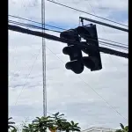 Falta de energía eléctrica afecta semáforos en la capitalt