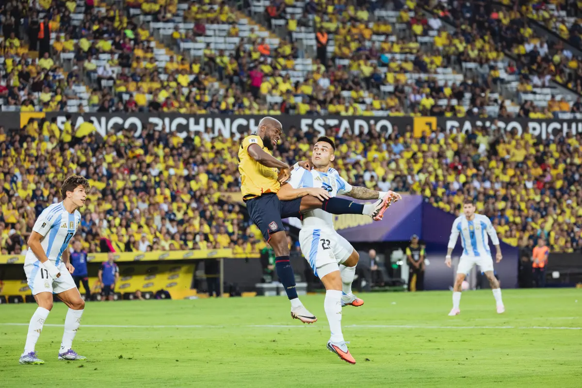 Lautaro Martínez en el partido entre Ecuador vs. Argentina - AFA