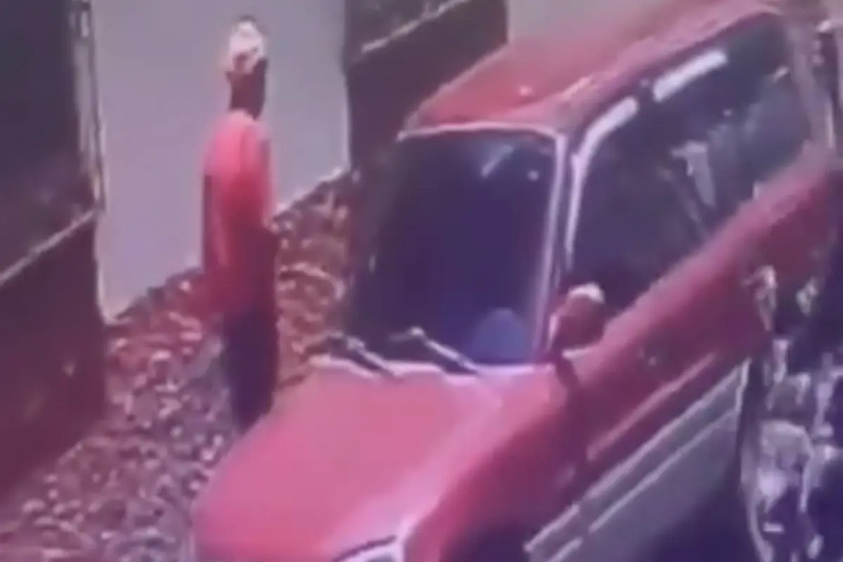 Roban carro en zona 7., Captura de pantalla video X.