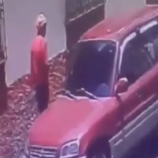 Roban carro en zona 7. ,Captura de pantalla video X.