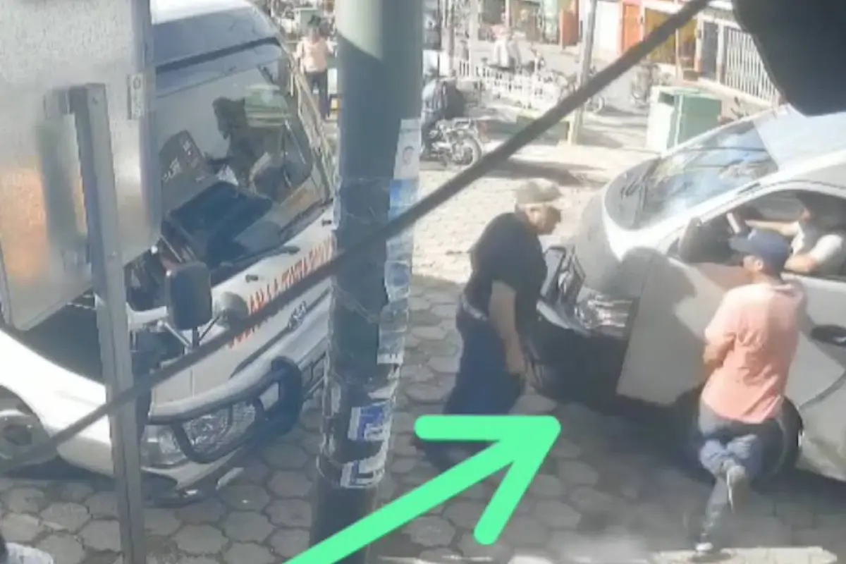 Hombres discuten en la vía pública., Captura de pantalla video Facebook.