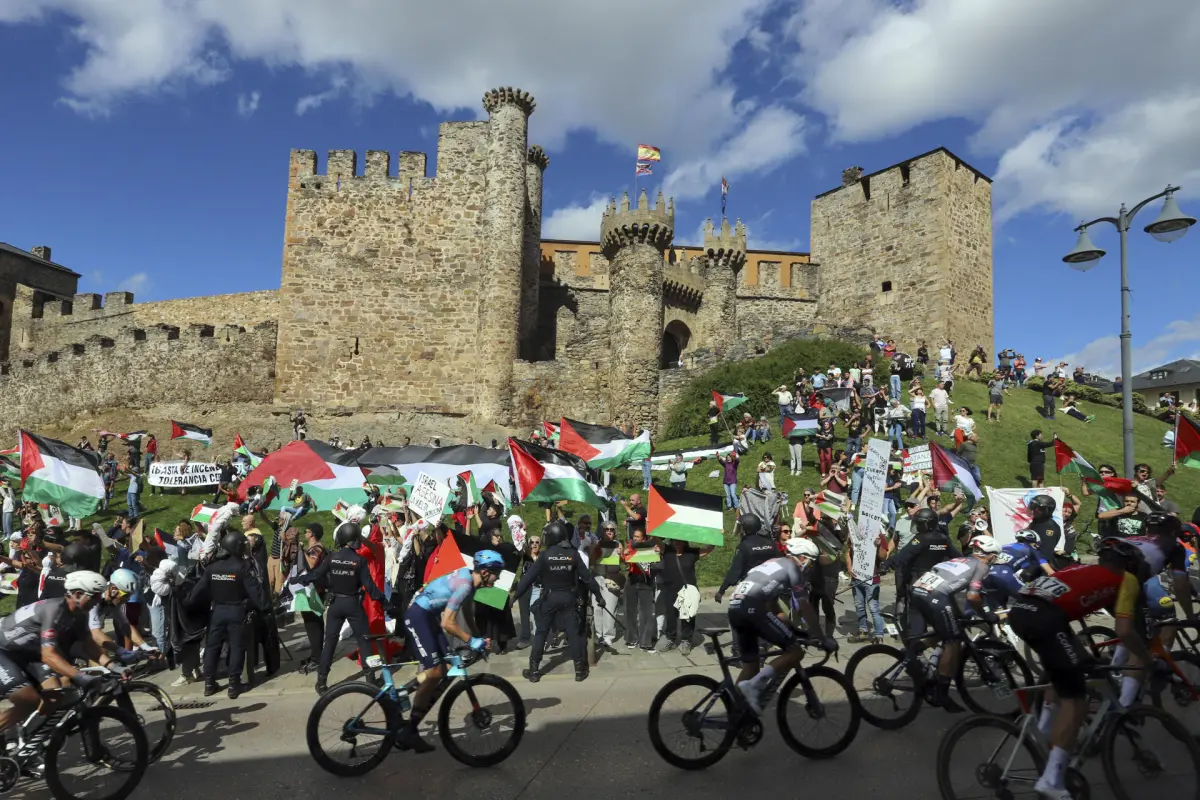 Protestas pro-Palestina en la Vuelta a España 2025 - EFE
