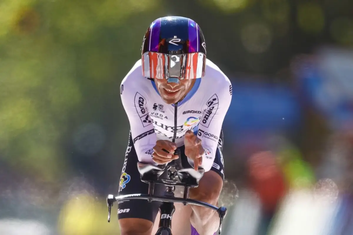 Sergio Chumil lució su suéter de campeón en la contrarreloj individual de Vuelta a España 