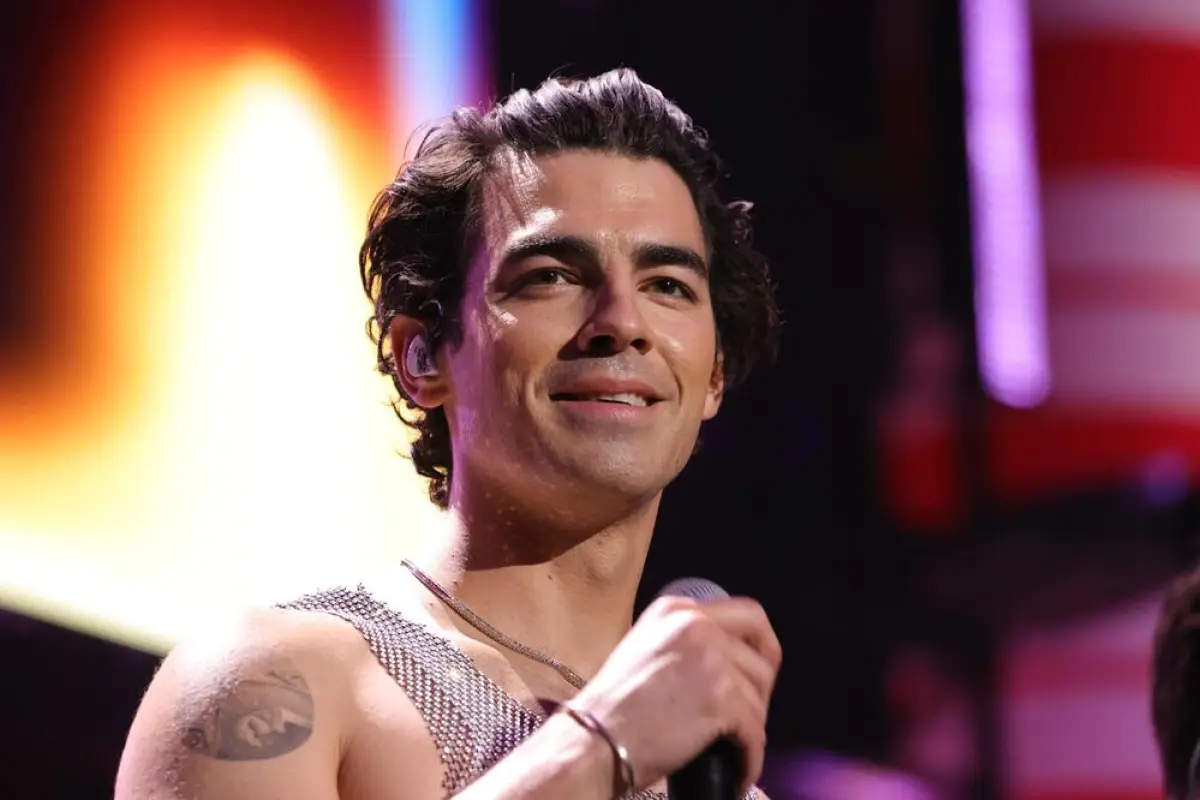 Joe Jonas, Instagram