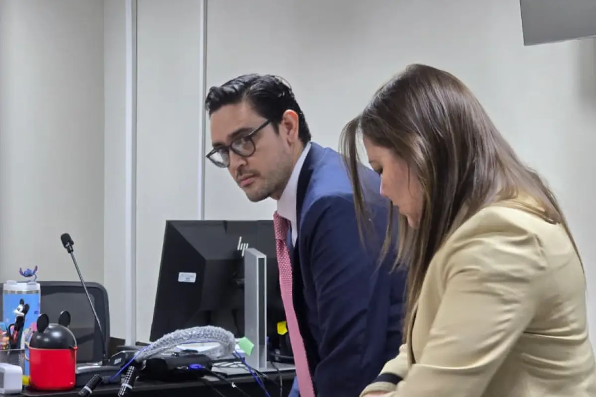 El abogado Francisco Gallardo se presentó de forma voluntaria para resolver su situación legal., Ángel Oliva