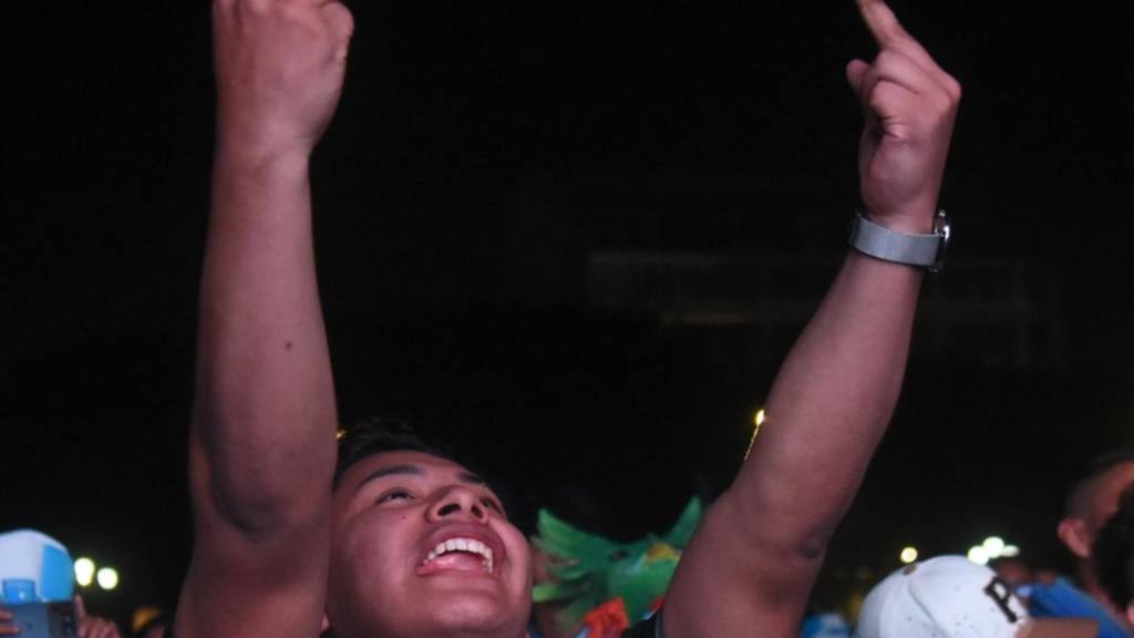 La Plaza: Aficionados de Selección Nacional de Guatemala | Omar Solís