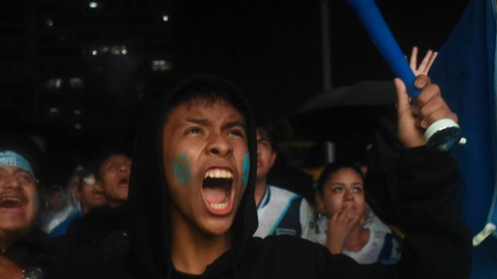 La Plaza: Aficionados de Selección Nacional de Guatemala | Omar Solís