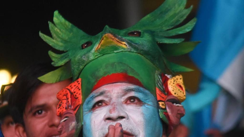 La Plaza: Aficionados de Selección Nacional de Guatemala | Omar Solís