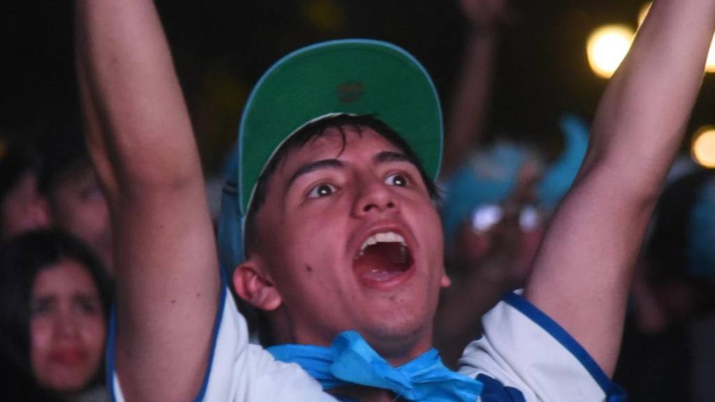 La Plaza: Aficionados de Selección Nacional de Guatemala | Omar Solís