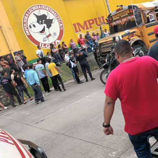 El ataque contra los tripulantes del autobús ocurrió la entrada a la colonia Valle de Las Flores. ,Bomberos Voluntarios