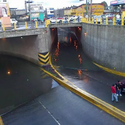 Paso a desnivel en zona 11 ,Conred 