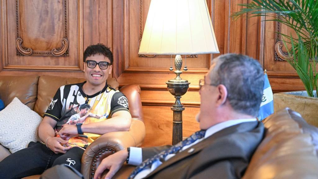 Visita de Lester Martínez al Palacio Nacional de la Cultura  | @BArevalodeLeon