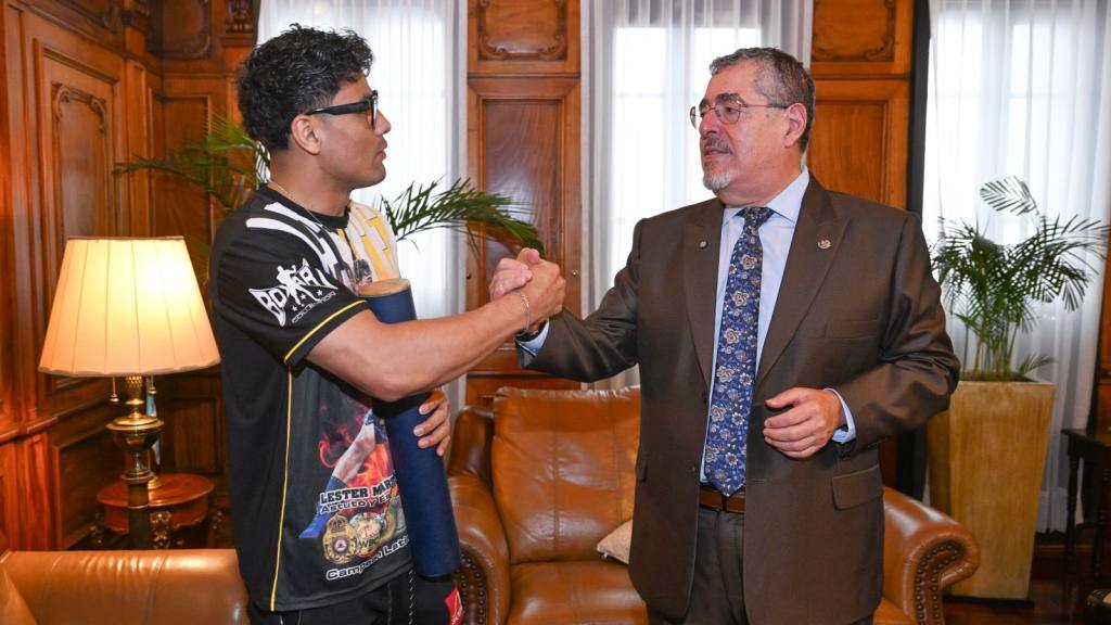 Visita de Lester Martínez al Palacio Nacional de la Cultura  | @BArevalodeLeon