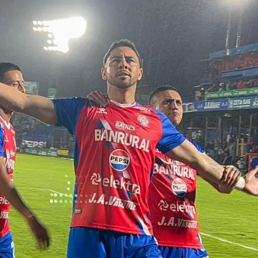 Pedro Báez abrió el marcador ante Comunicaciones esta noche de viernes 