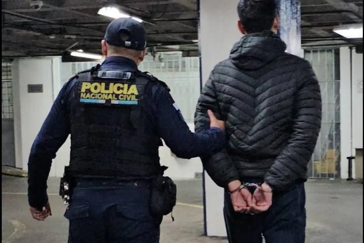 El detenido fue trasladado a la torre de Tribunales., PNC