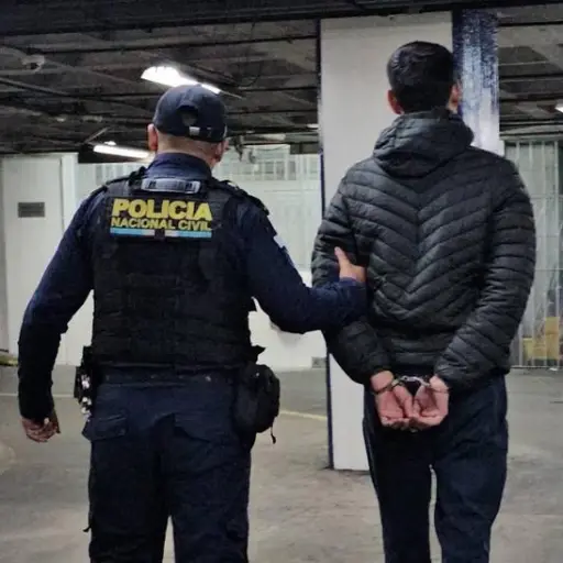 El detenido fue trasladado a la torre de Tribunales. ,PNC